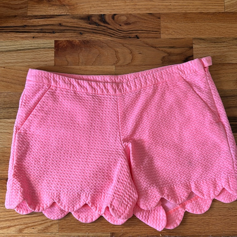 Lilly Pulitzer Scalloped Seersucker Shorts, size 0